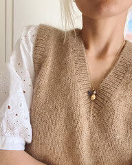 PetiteKnit - Stockholm Slipover V-neck